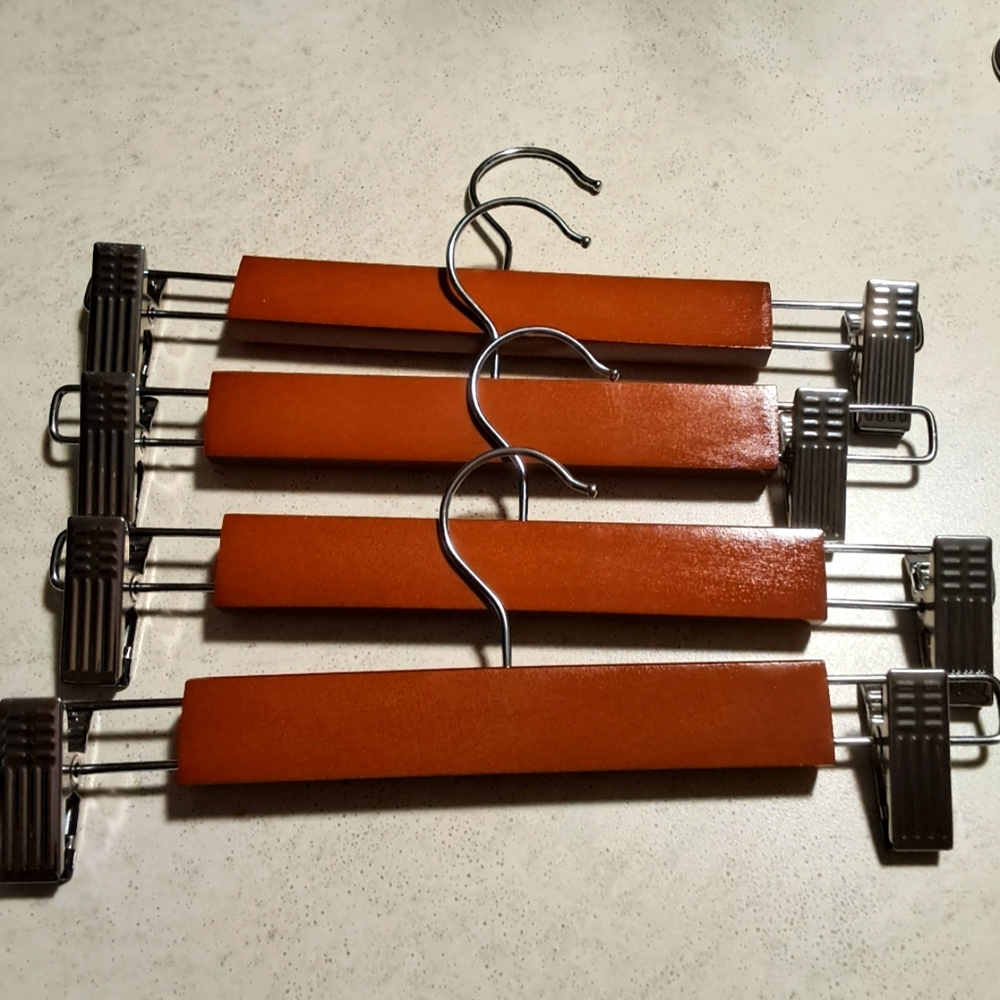 Clip Hangers. Natural Wood with Silver Metal. 4 Per Pack. Color:Dark.
